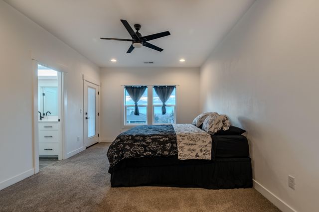 531 W La Strada Circle, Medford, OR 97504