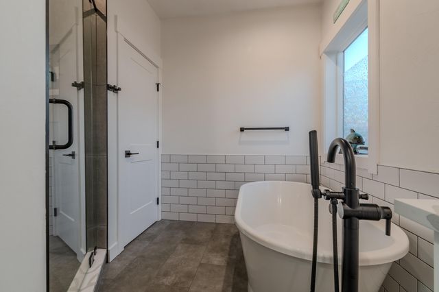 531 W La Strada Circle, Medford, OR 97504