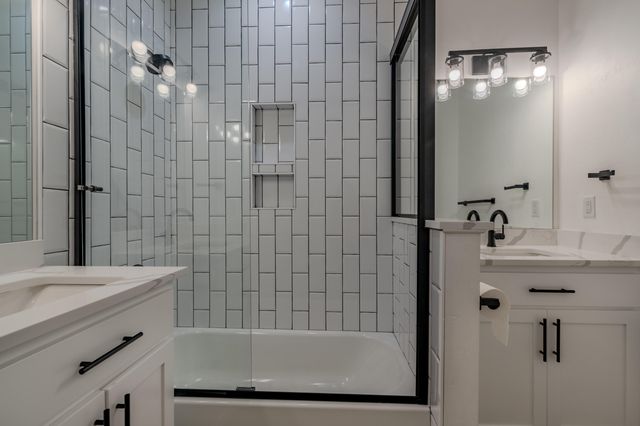 531 W La Strada Circle, Medford, OR 97504