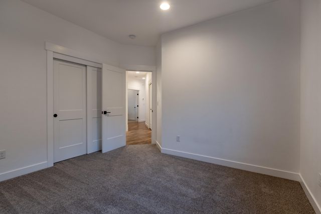 531 W La Strada Circle, Medford, OR 97504