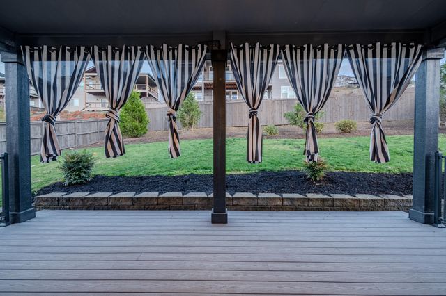 531 W La Strada Circle, Medford, OR 97504