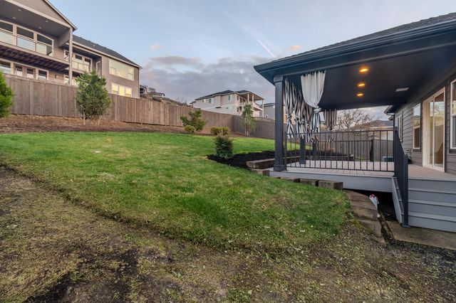 531 W La Strada Circle, Medford, OR 97504