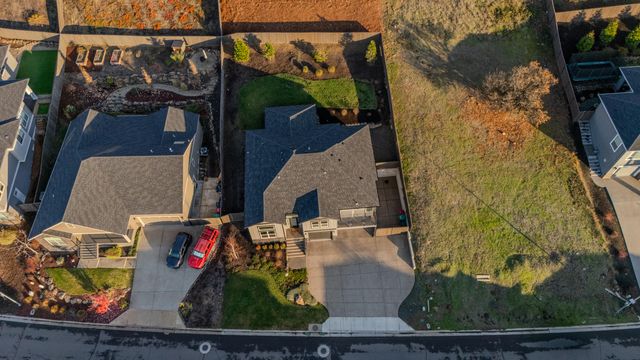 531 W La Strada Circle, Medford, OR 97504