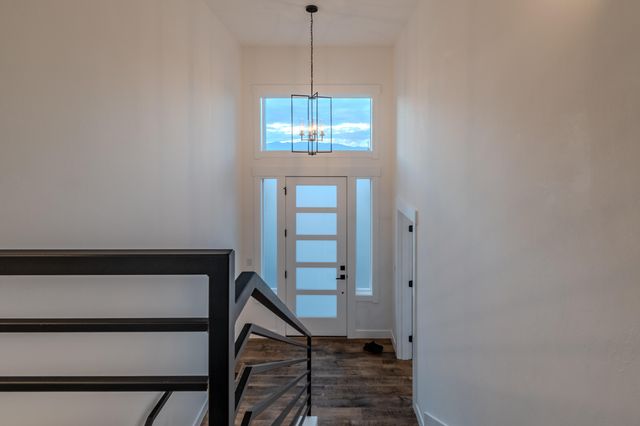 531 W La Strada Circle, Medford, OR 97504