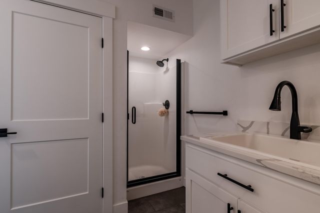 531 W La Strada Circle, Medford, OR 97504