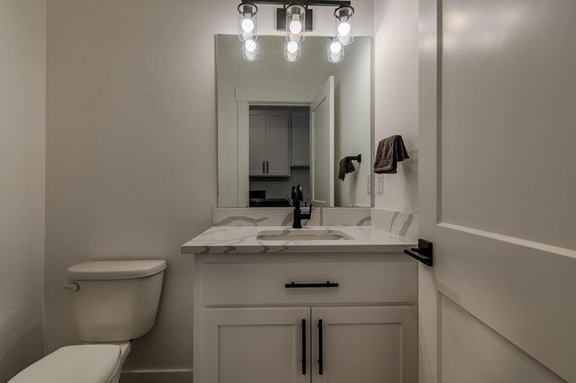 531 W La Strada Circle, Medford, OR 97504