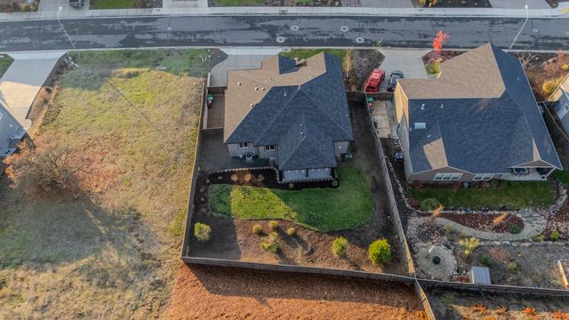 531 W La Strada Circle, Medford, OR 97504