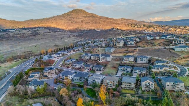 531 W La Strada Circle, Medford, OR 97504