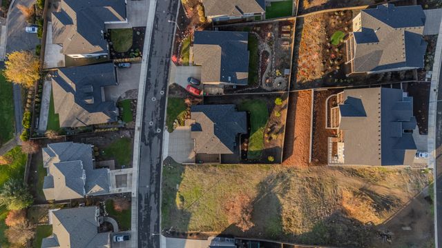 531 W La Strada Circle, Medford, OR 97504