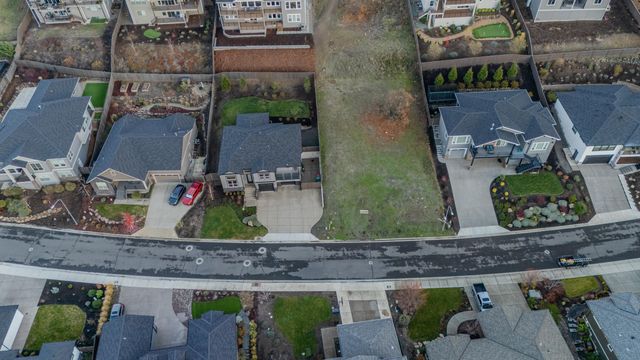 531 W La Strada Circle, Medford, OR 97504