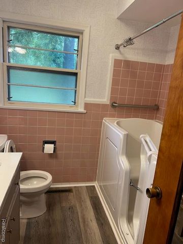 20095 Huron River Drive, Rockwood, MI 48173