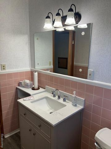 20095 Huron River Drive, Rockwood, MI 48173