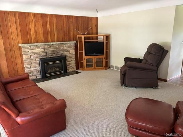 20095 Huron River Drive, Rockwood, MI 48173