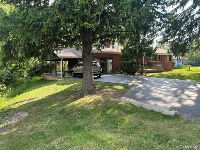 20095 Huron River Drive, Rockwood, MI 48173
