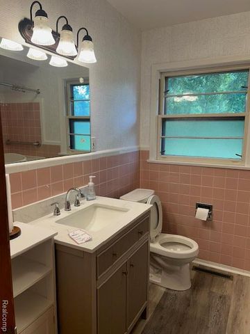 20095 Huron River Drive, Rockwood, MI 48173