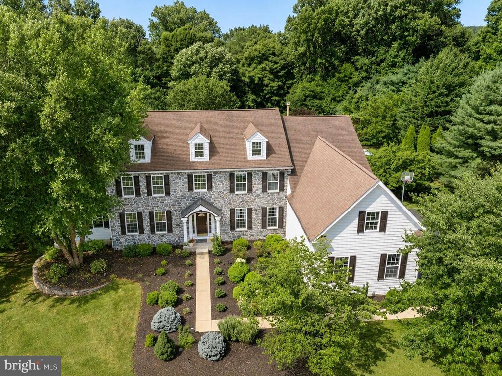 1021 MULBERRY ST, CHESTER SPRINGS, PA 19425 — exterior