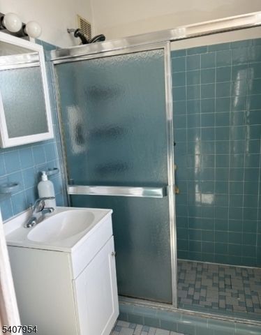 704 N Broad St. 8D D, Elizabeth City, NJ 07208