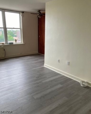 704 N Broad St. 8D D, Elizabeth City, NJ 07208