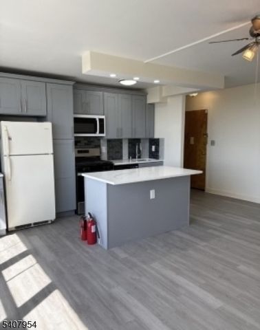 704 N Broad St. 8D D, Elizabeth City, NJ 07208