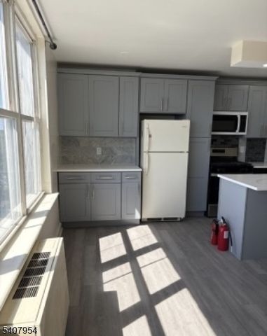 704 N Broad St. 8D D, Elizabeth City, NJ 07208