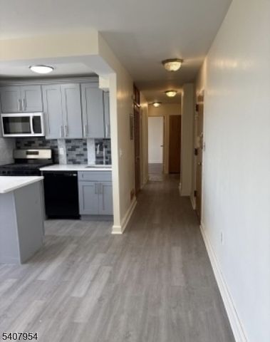 704 N Broad St. 8D D, Elizabeth City, NJ 07208