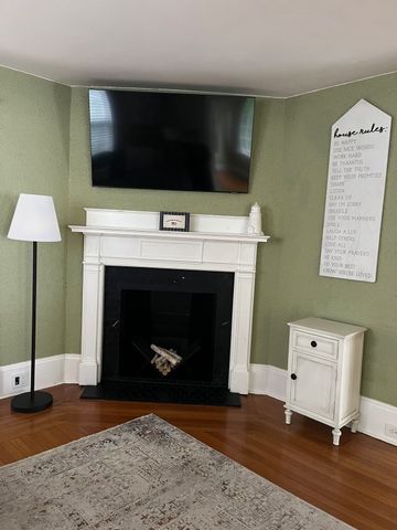 277 Pleasant St, Marblehead, MA 01945