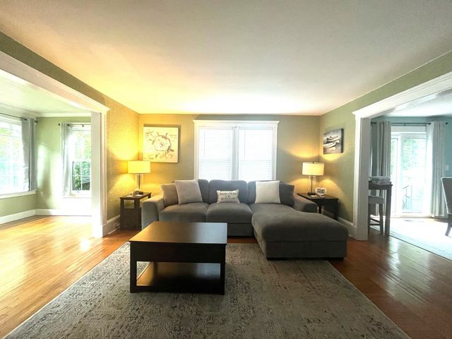 277 Pleasant St, Marblehead, MA 01945