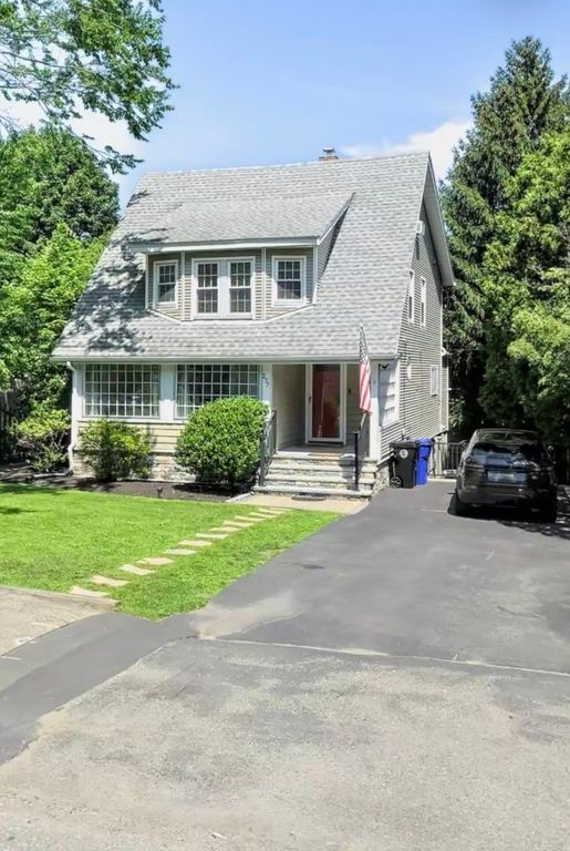 277 Pleasant St, Marblehead, MA 01945
