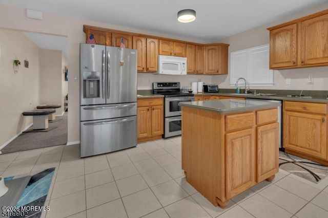 16 Bolans Court, Toms River, NJ 08757