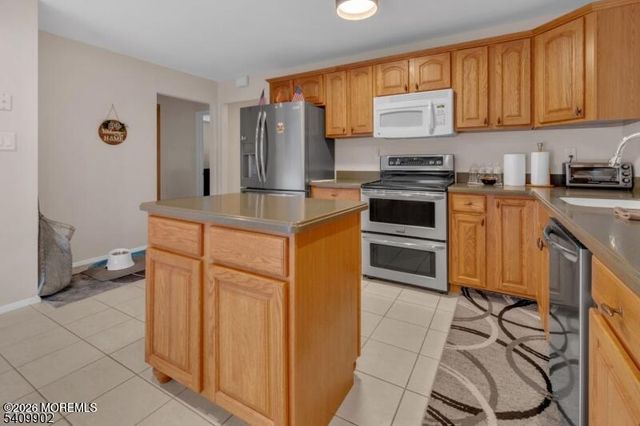 16 Bolans Court, Toms River, NJ 08757