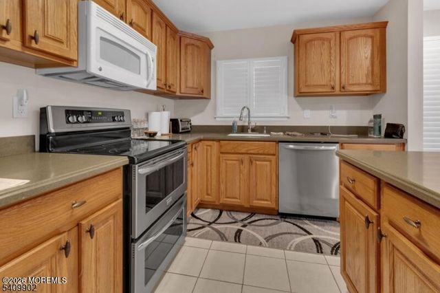 16 Bolans Court, Toms River, NJ 08757