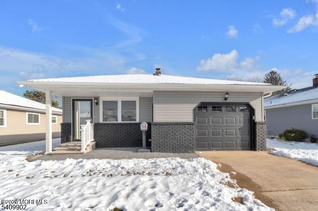 16 Bolans Court, Toms River, NJ 08757