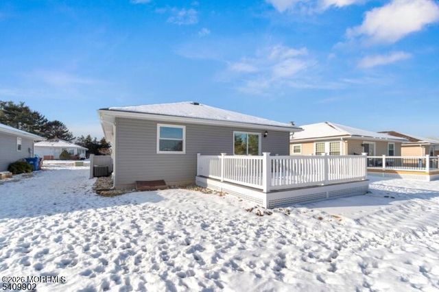 16 Bolans Court, Toms River, NJ 08757