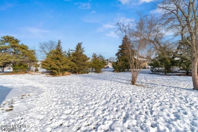 16 Bolans Court, Toms River, NJ 08757