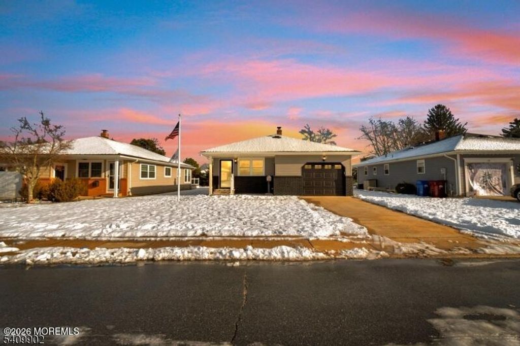 16 Bolans Court, Toms River, NJ 08757