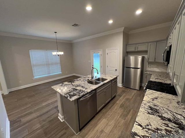 6212 Lake Edge Dr, Baton Rouge, LA 70820