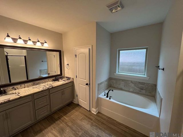 6212 Lake Edge Dr, Baton Rouge, LA 70820