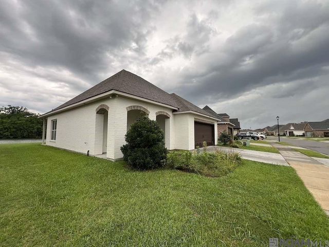 6212 Lake Edge Dr, Baton Rouge, LA 70820