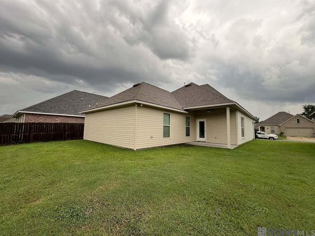 6212 Lake Edge Dr, Baton Rouge, LA 70820