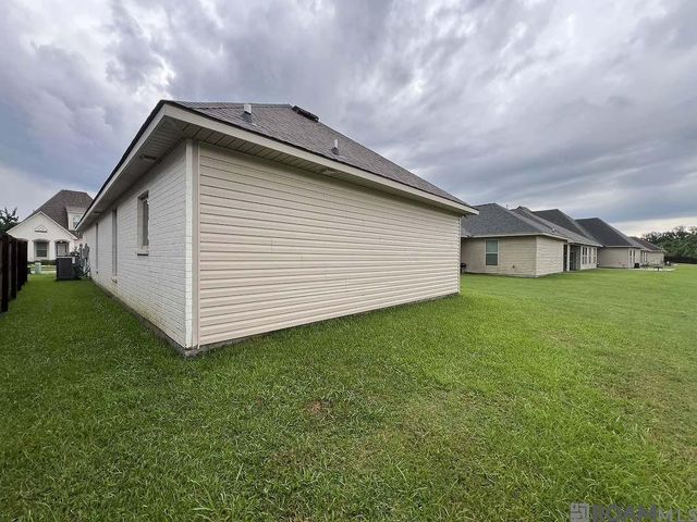 6212 Lake Edge Dr, Baton Rouge, LA 70820