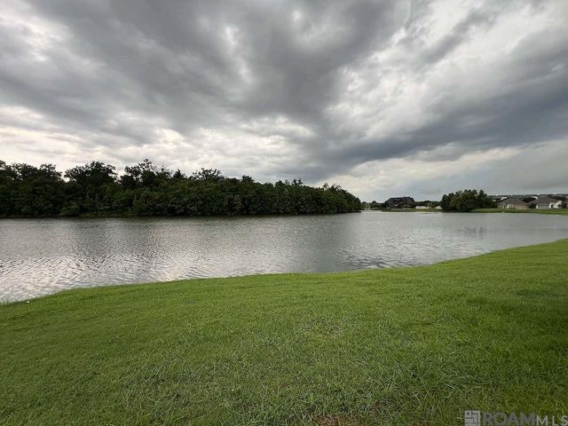 6212 Lake Edge Dr, Baton Rouge, LA 70820