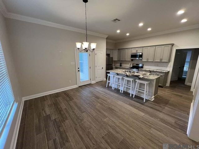 6212 Lake Edge Dr, Baton Rouge, LA 70820