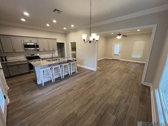 6212 Lake Edge Dr, Baton Rouge, LA 70820
