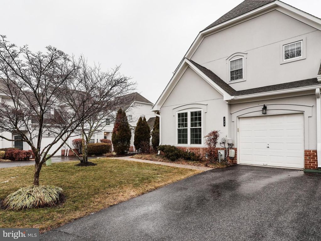 Image 1 of property listing at 129 OLD HOUSE CT #129, Pikesville, MD 21208