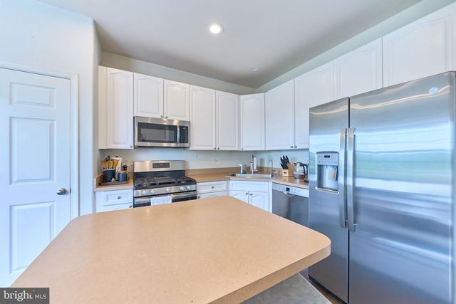 21095 MOSSY GLEN TER, Ashburn, VA 20147