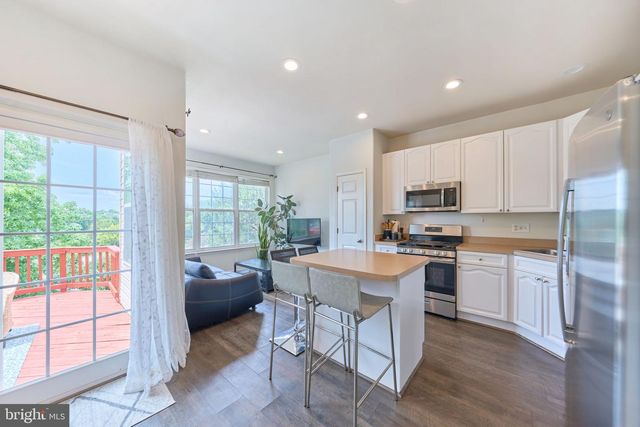 21095 MOSSY GLEN TER, Ashburn, VA 20147