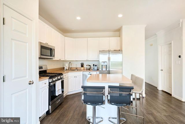 21095 MOSSY GLEN TER, Ashburn, VA 20147