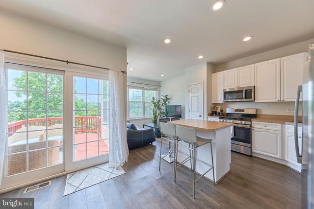 21095 MOSSY GLEN TER, Ashburn, VA 20147