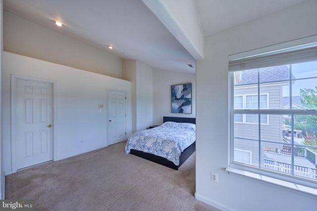 21095 MOSSY GLEN TER, Ashburn, VA 20147