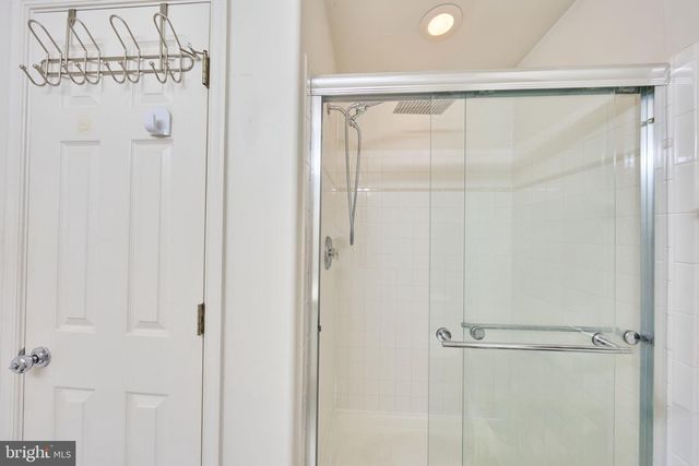 21095 MOSSY GLEN TER, Ashburn, VA 20147